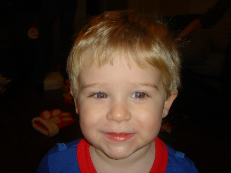 2006/12(Dec)/06(Christmas Morning-Josh-Heather-Ian)/800x600_2006-12-25-10-ChristmasMorning.JPG